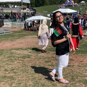 Meet your Posher, Donya